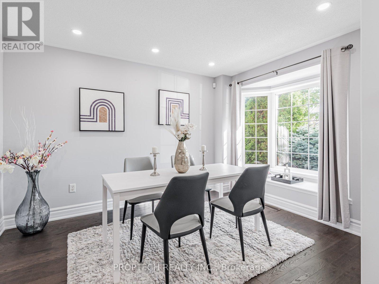 16 Colchester Street, Markham, Ontario  L6B 1K4 - Photo 4 - N12411090