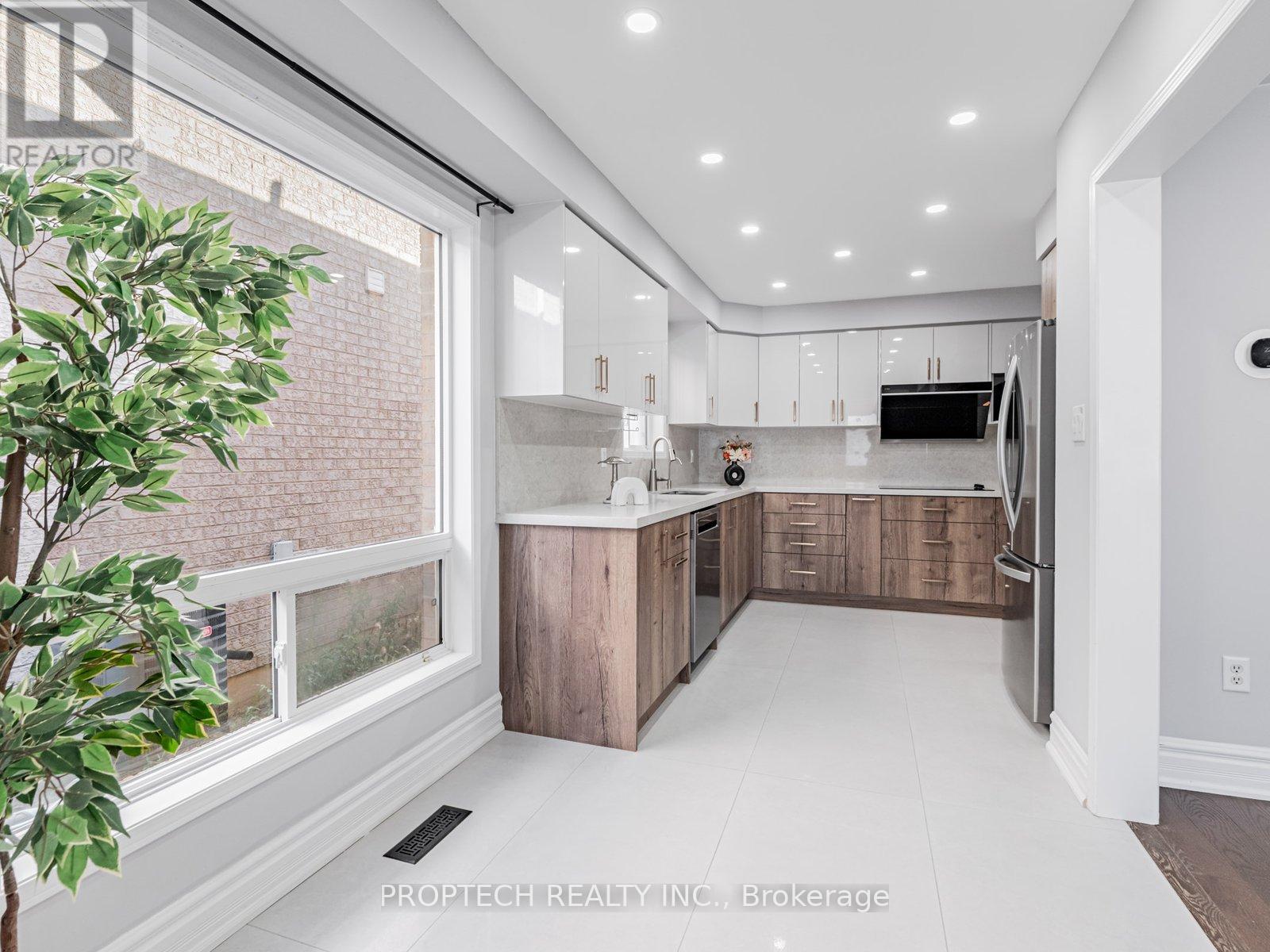 16 Colchester Street, Markham, Ontario  L6B 1K4 - Photo 7 - N12411090