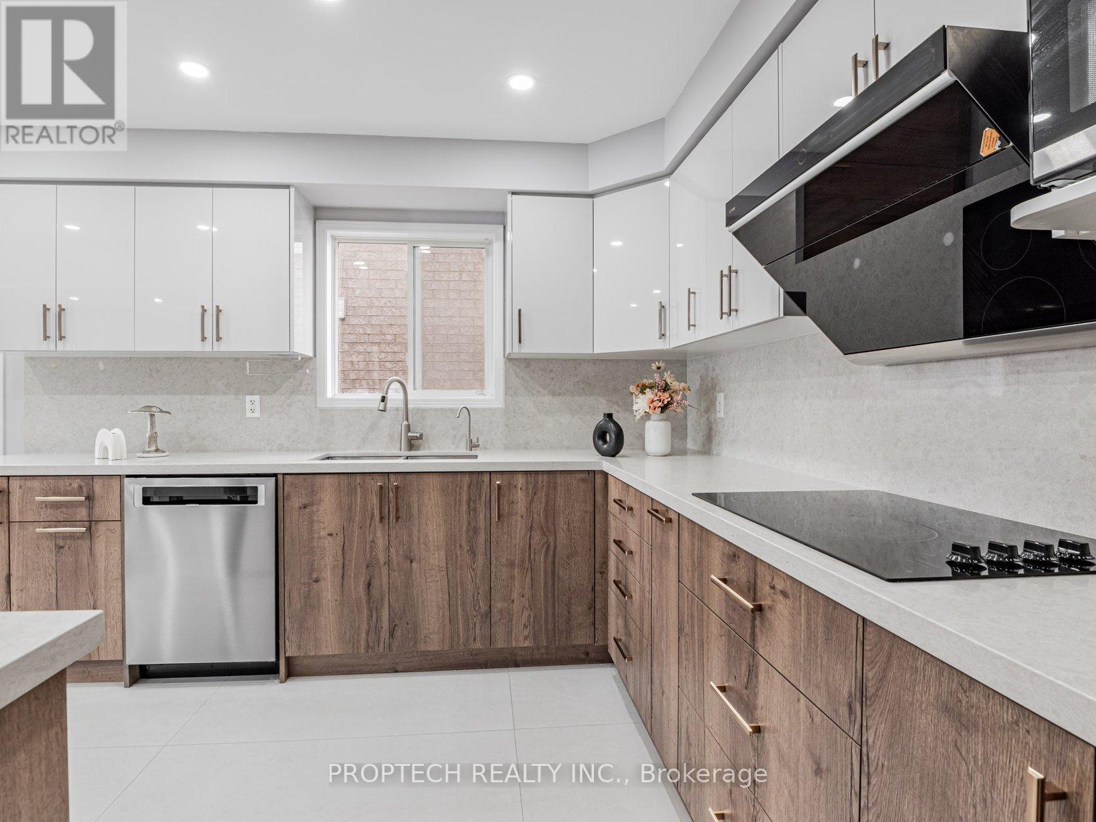 16 Colchester Street, Markham, Ontario  L6B 1K4 - Photo 8 - N12411090