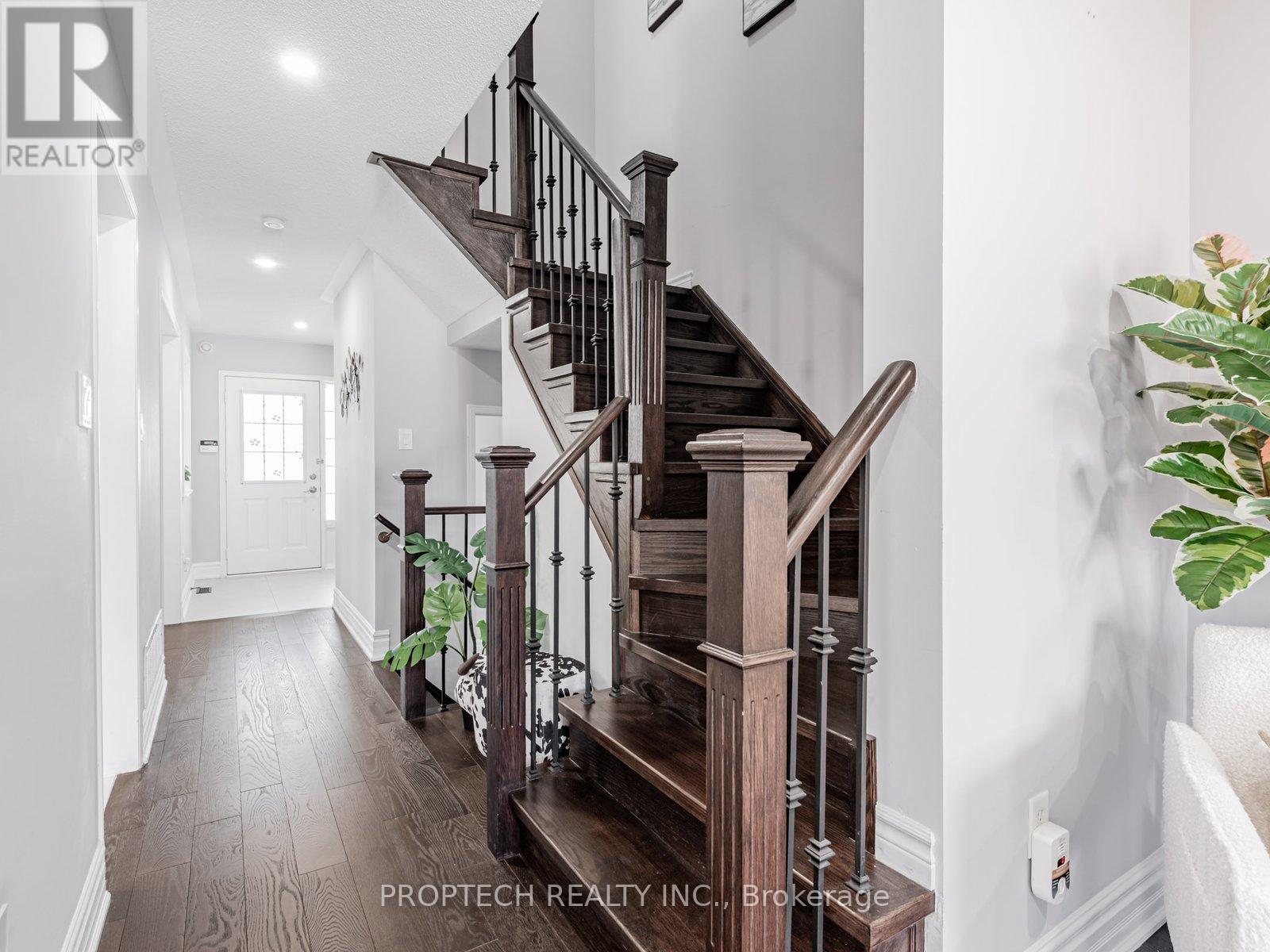 16 Colchester Street, Markham, Ontario  L6B 1K4 - Photo 9 - N12411090
