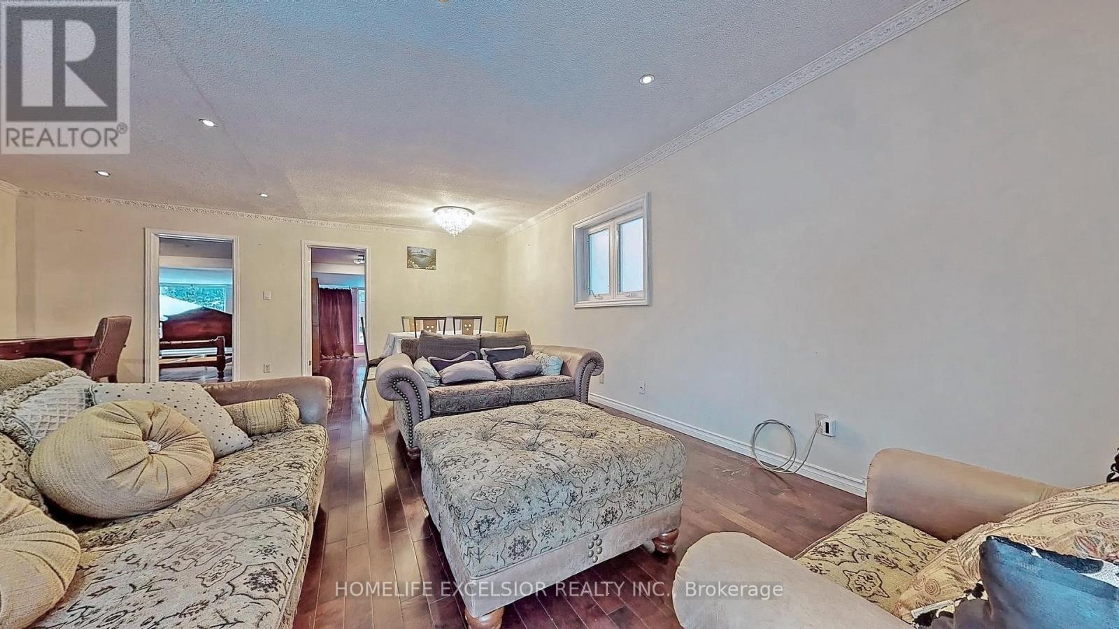 249 Palmer Avenue, Richmond Hill, Ontario  L4C 1P1 - Photo 6 - N12411095