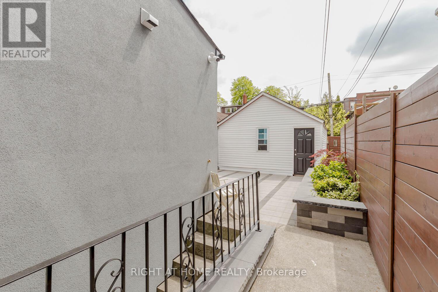 67 Maria Street, Toronto, Ontario  M6P 1W1 - Photo 10 - W12411076