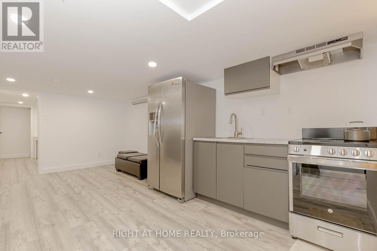 67 Maria Street, Toronto, Ontario  M6P 1W1 - Photo 11 - W12411076