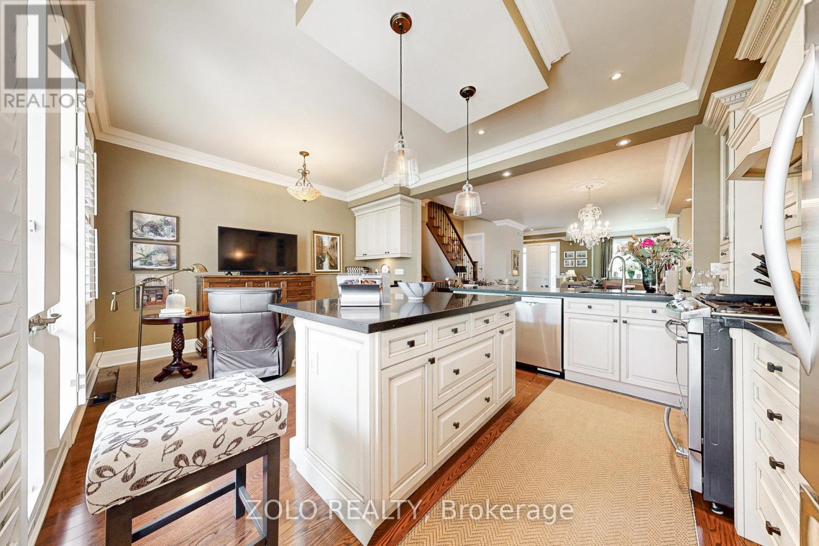 2372 Marine Drive, Oakville, Ontario  L6L 1C4 - Photo 14 - W12411083