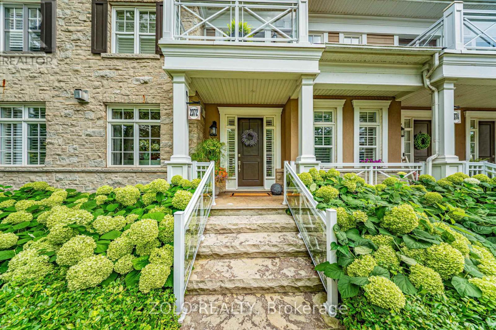 2372 Marine Drive, Oakville, Ontario  L6L 1C4 - Photo 2 - W12411083