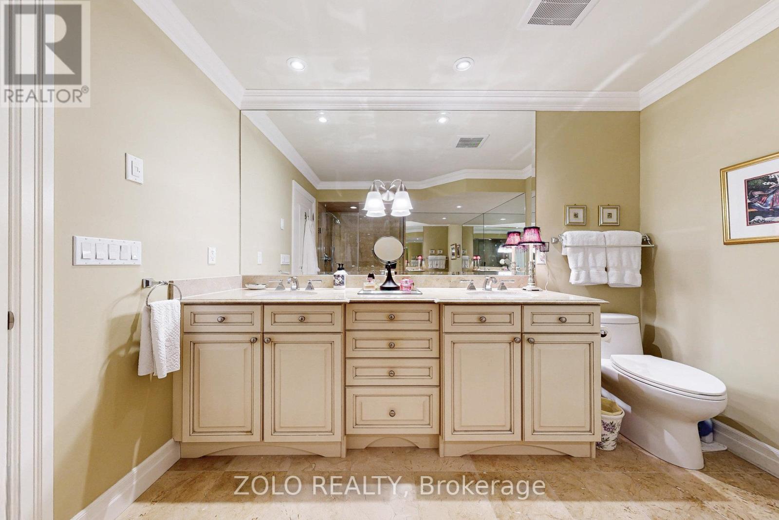 2372 Marine Drive, Oakville, Ontario  L6L 1C4 - Photo 25 - W12411083