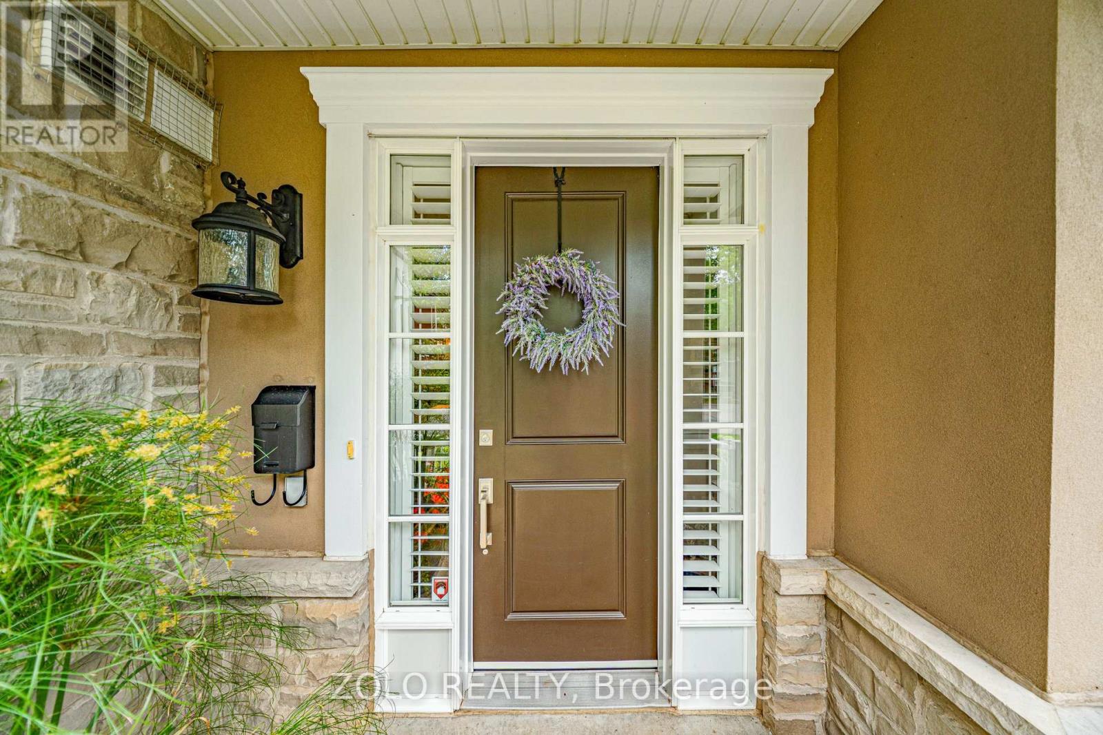 2372 Marine Drive, Oakville, Ontario  L6L 1C4 - Photo 3 - W12411083
