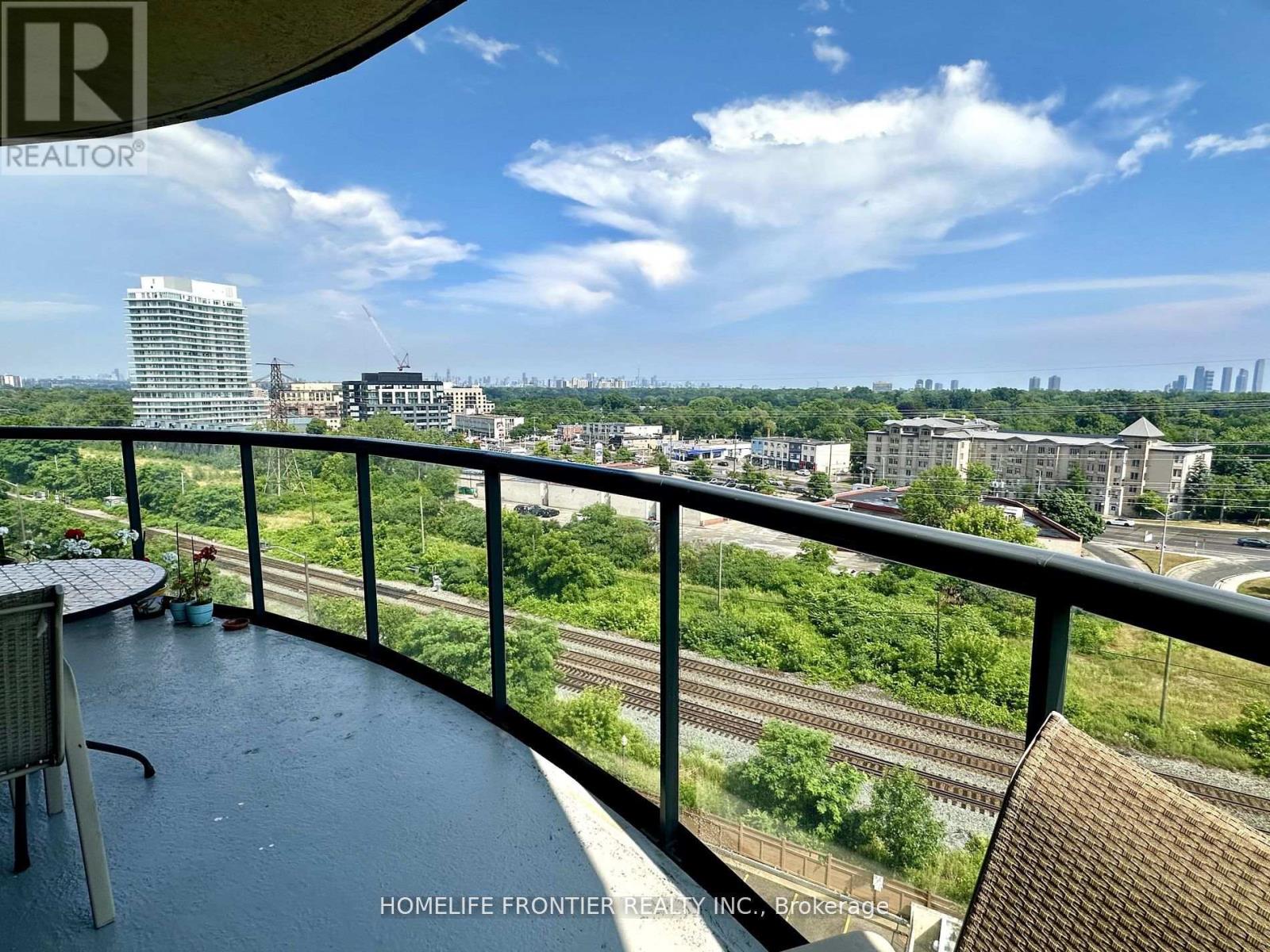 903 - 1135 Royal York Road, Toronto, Ontario  M9A 0C3 - Photo 6 - W12411110