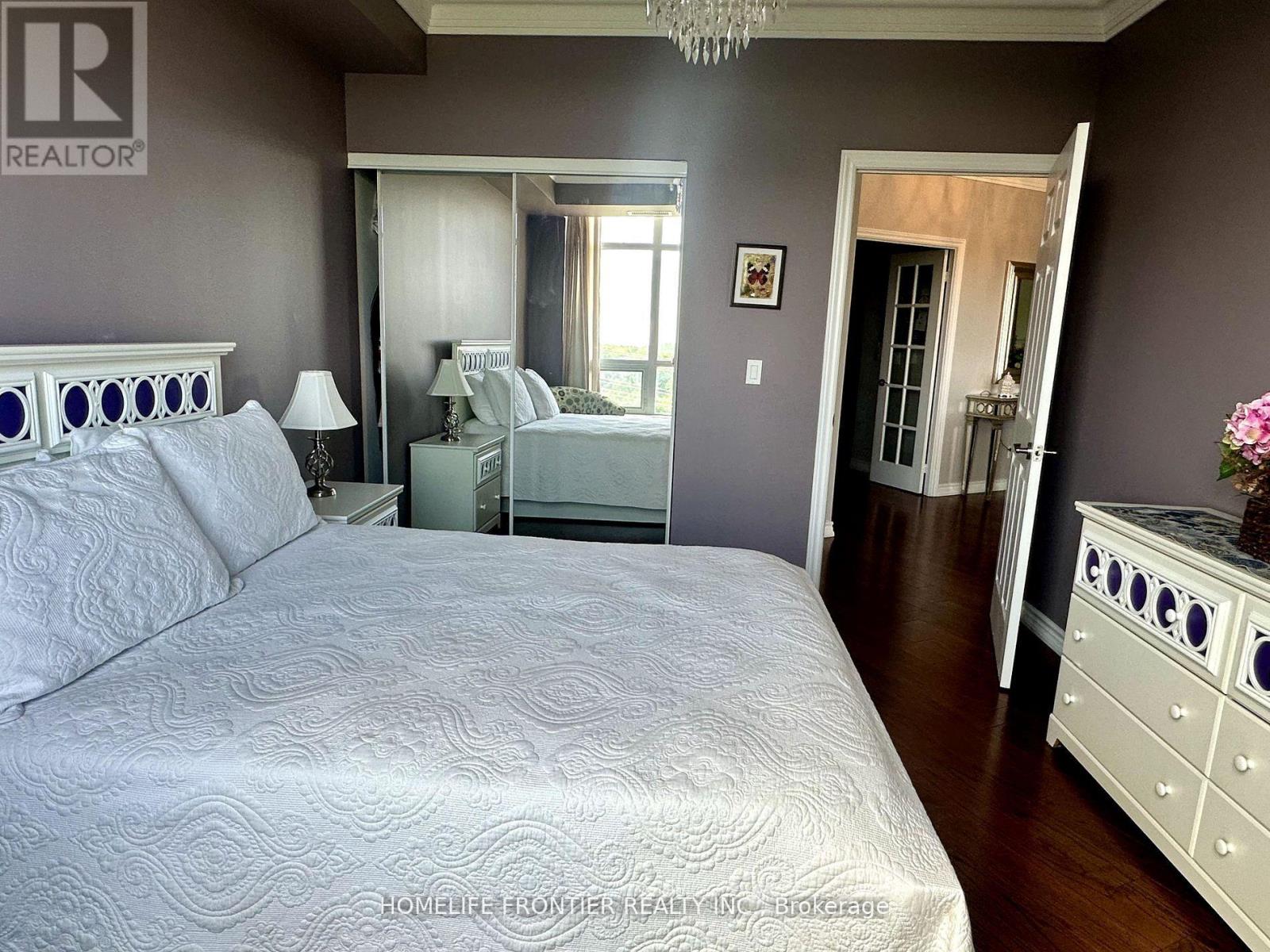 903 - 1135 Royal York Road, Toronto, Ontario  M9A 0C3 - Photo 9 - W12411110