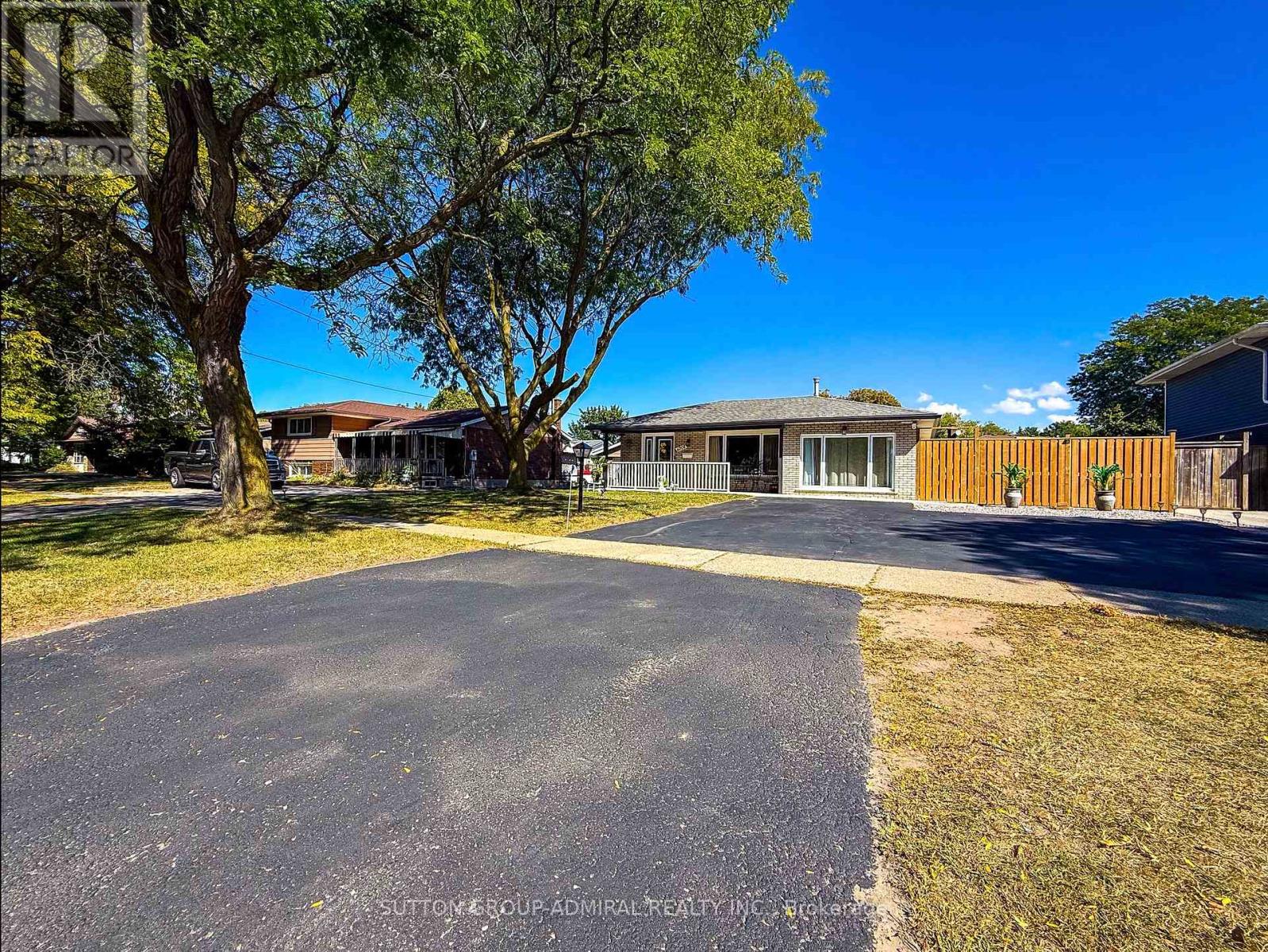 4208 Dorchester Road, Niagara Falls, Ontario  L2E 6N2 - Photo 2 - X12411072