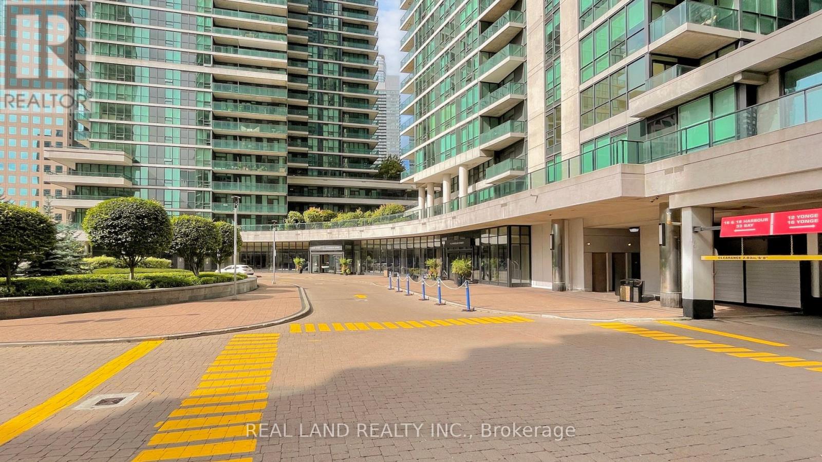 1908 - 33 Bay Street, Toronto, Ontario  M5J 2Z3 - Photo 2 - C12411134