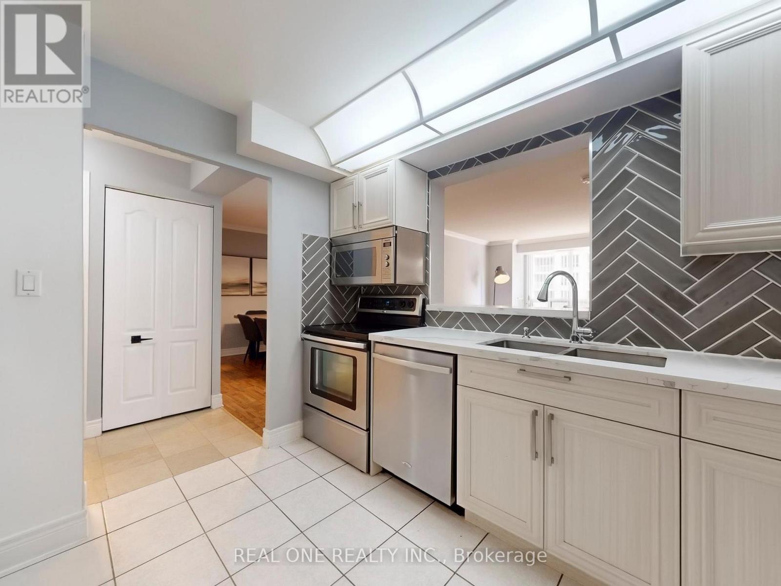 617 - 5418 Yonge Street, Toronto, Ontario  M2N 6X4 - Photo 10 - C12411136