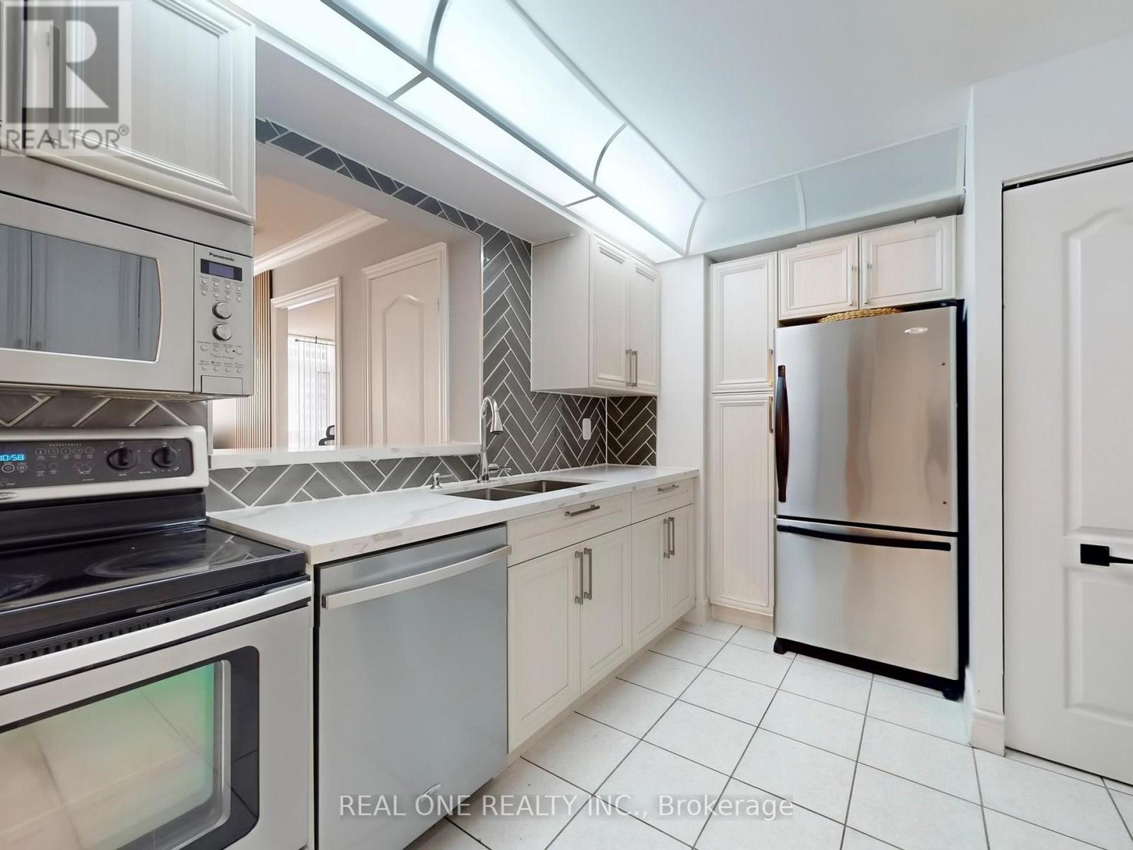 617 - 5418 Yonge Street, Toronto, Ontario  M2N 6X4 - Photo 11 - C12411136