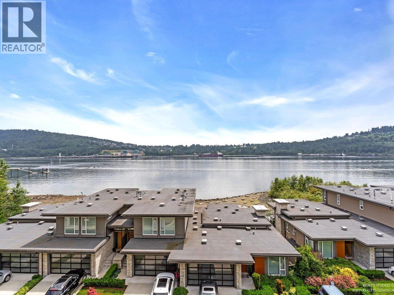 401 3911 CATES LANDING WAY, North Vancouver, British Columbia