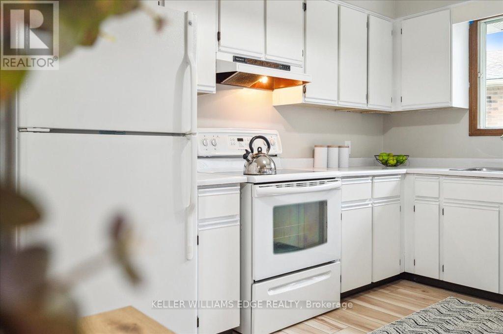 6346 Charnwood Avenue, Niagara Falls, Ontario  L2H 2K7 - Photo 8 - X12411124