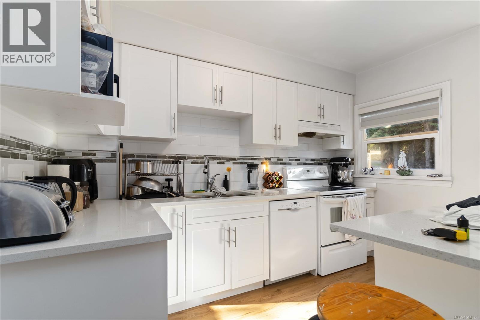 3104-3106 Richmond Rd, Saanich, British Columbia  V8P 4P1 - Photo 15 - 1014328