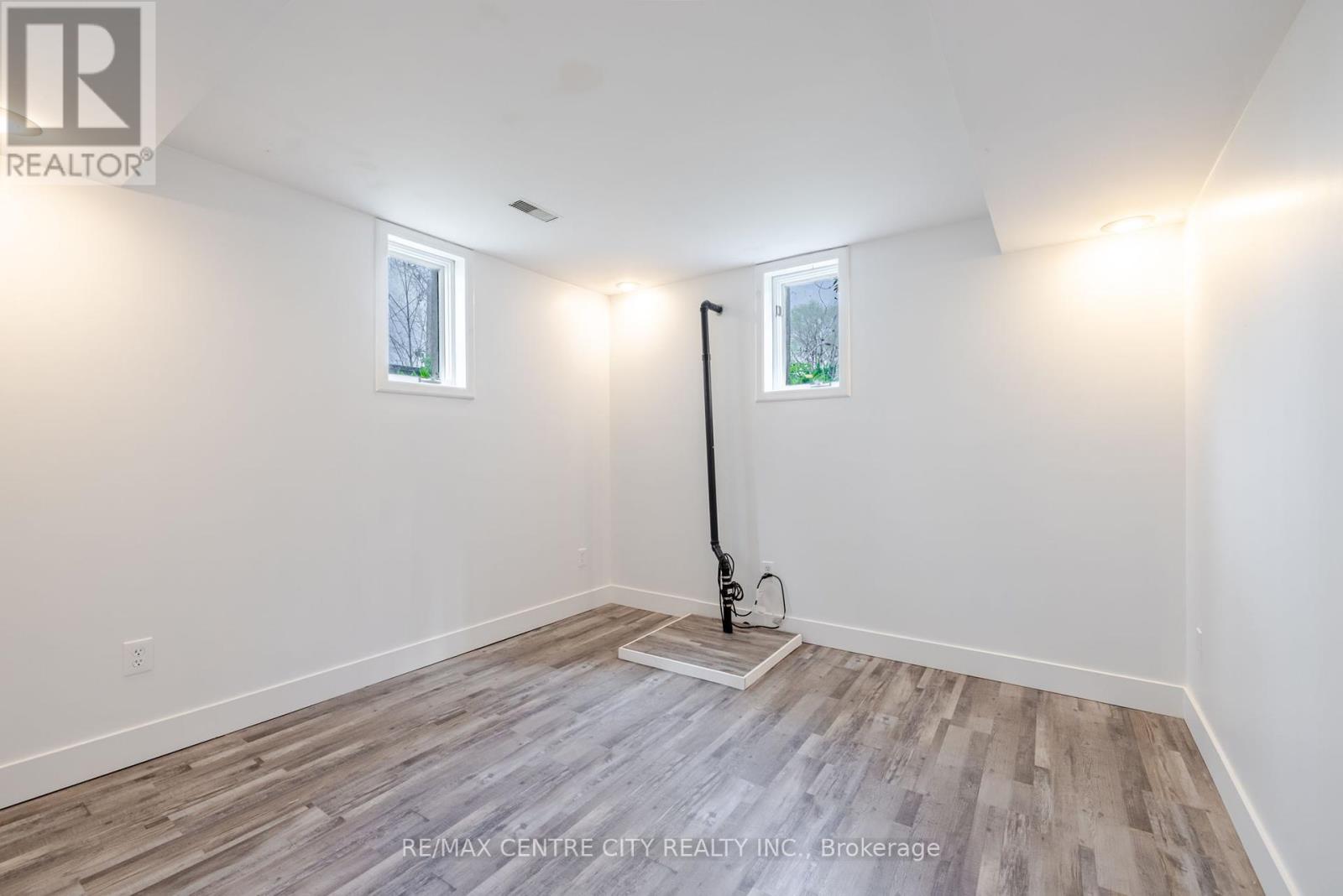 7641 Lakeshore Road, Lambton Shores, Ontario  N0N 1J0 - Photo 25 - X12130617