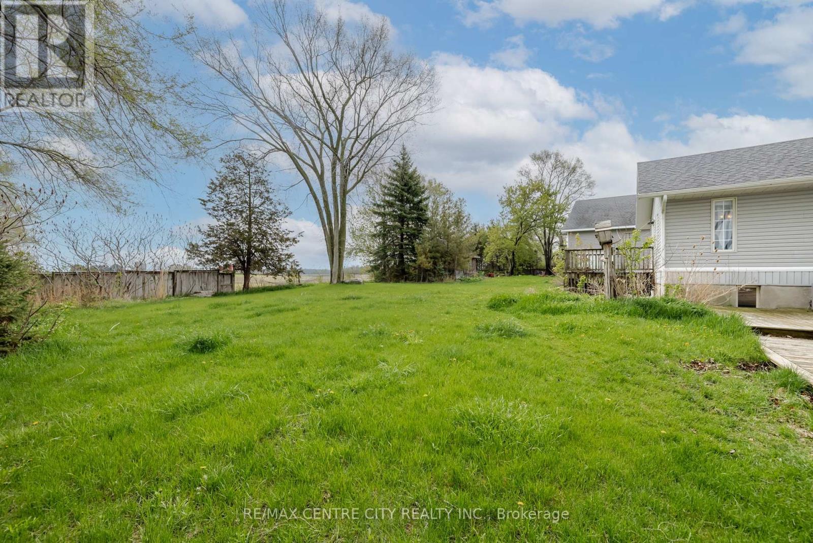 7641 Lakeshore Road, Lambton Shores, Ontario  N0N 1J0 - Photo 35 - X12130617