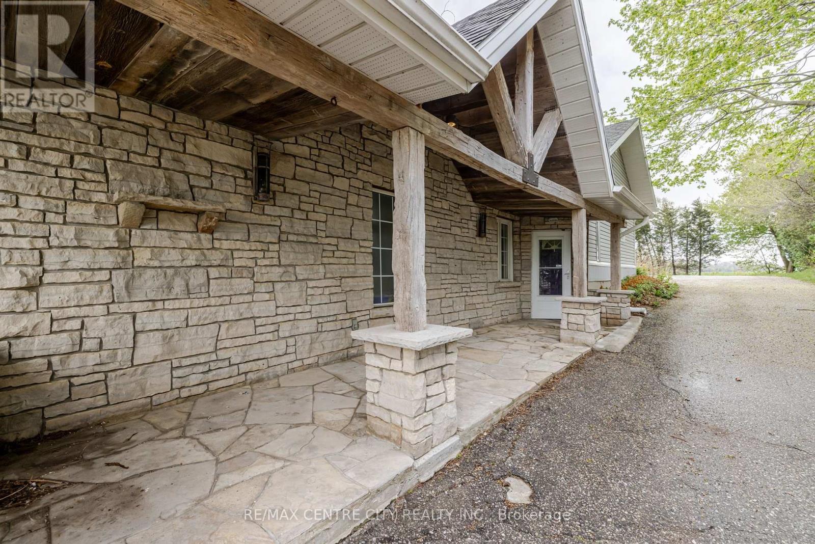 7641 Lakeshore Road, Lambton Shores, Ontario  N0N 1J0 - Photo 4 - X12130617