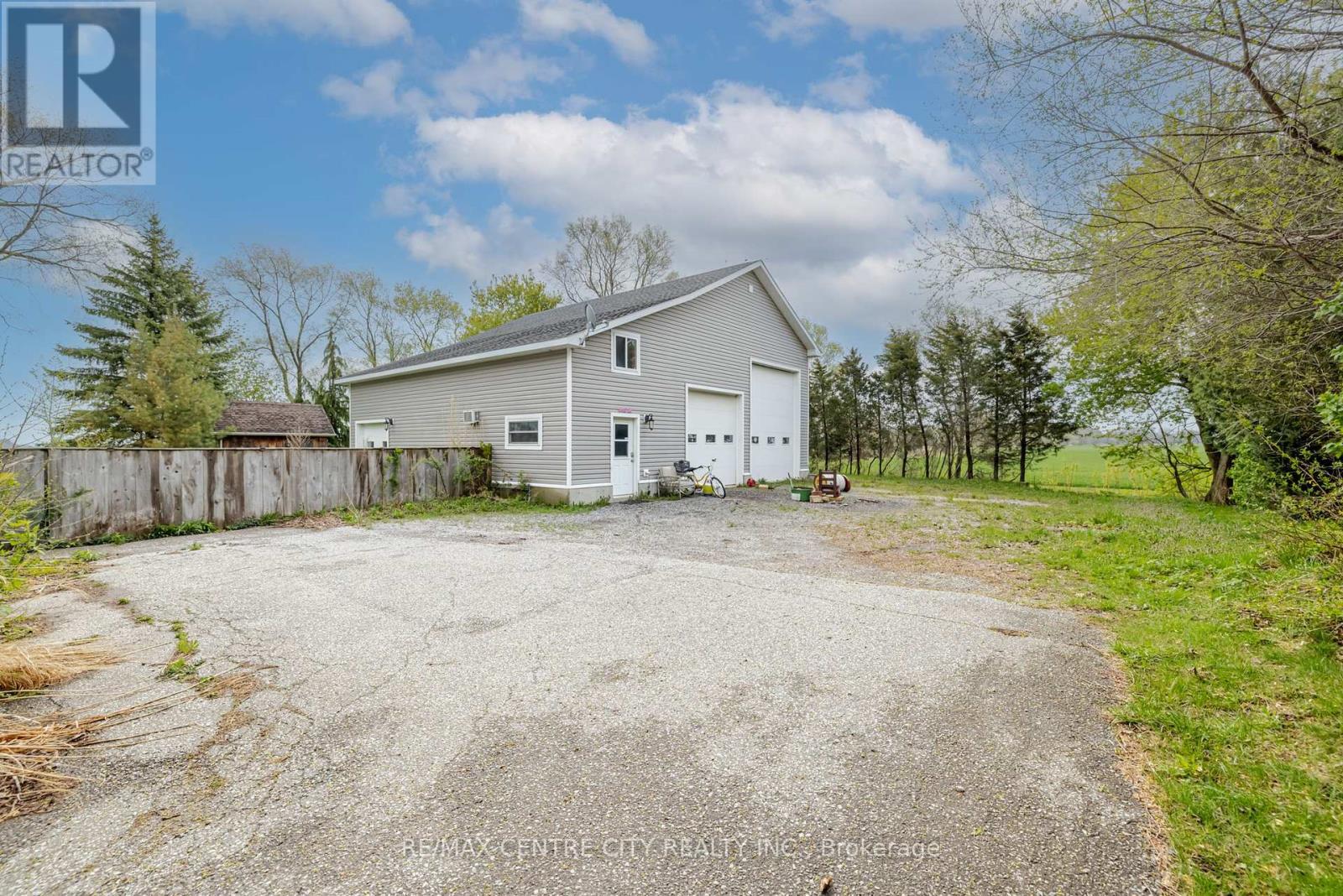 7641 Lakeshore Road, Lambton Shores, Ontario  N0N 1J0 - Photo 33 - X12130617