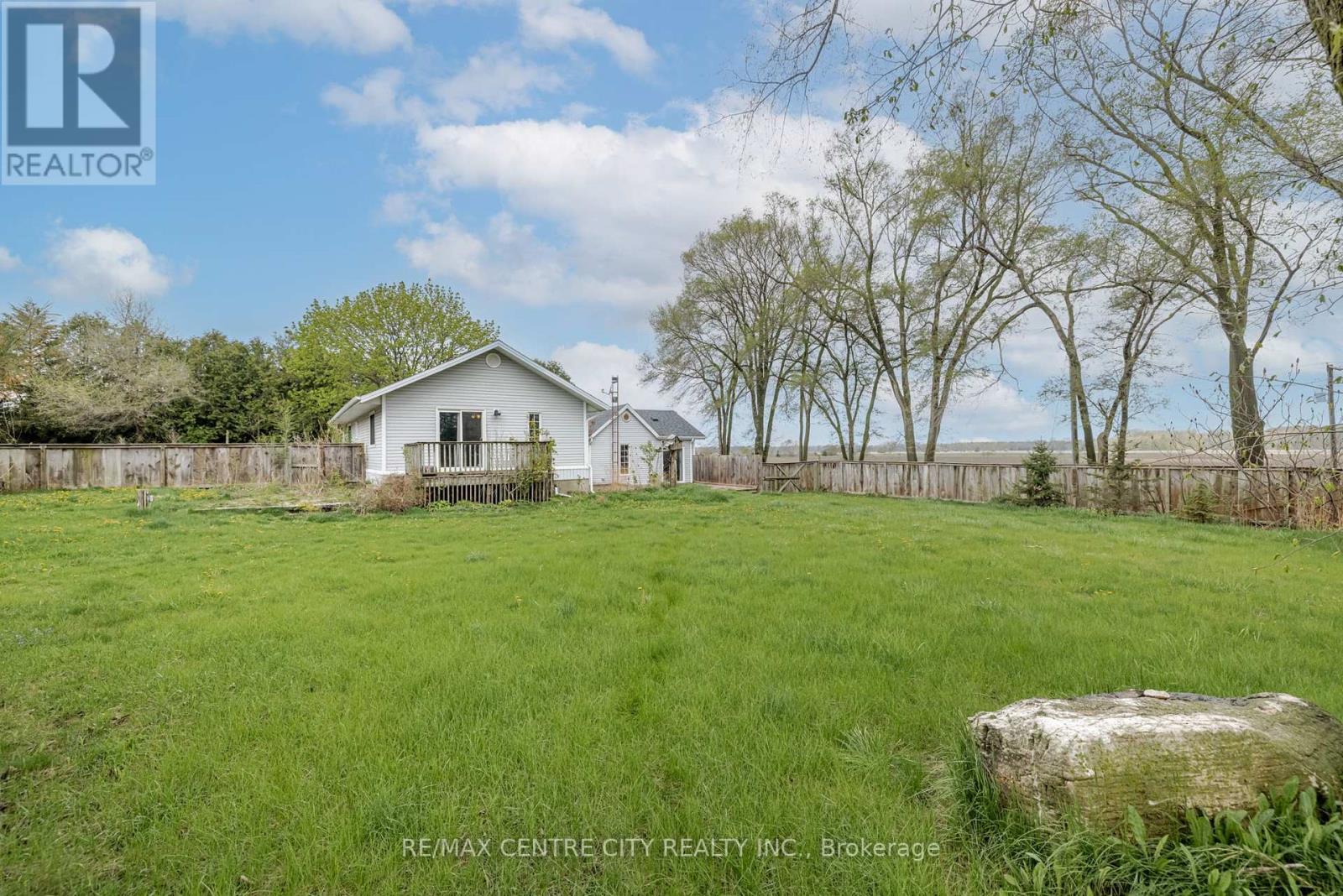 7641 Lakeshore Road, Lambton Shores, Ontario  N0N 1J0 - Photo 37 - X12130617