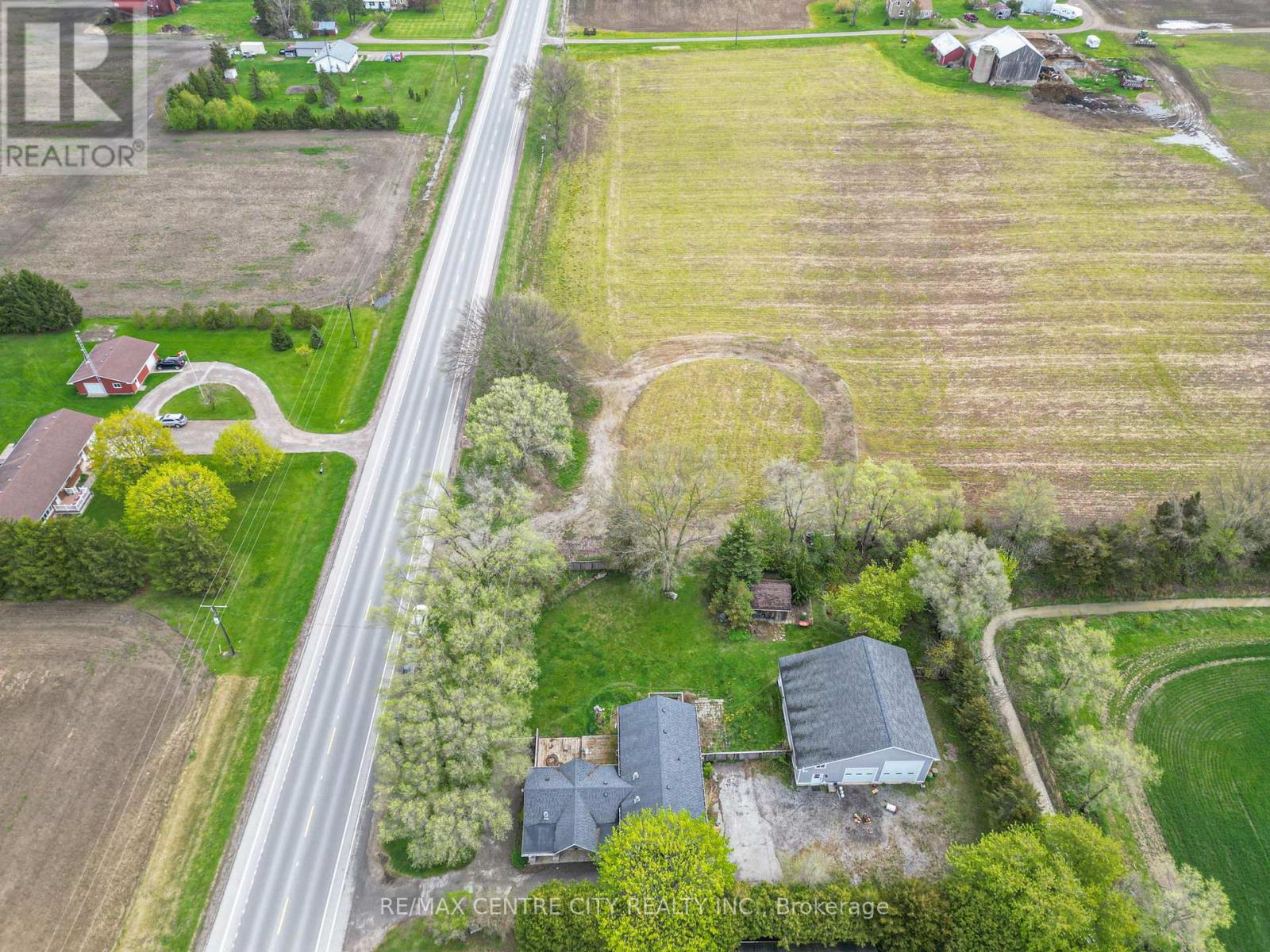 7641 Lakeshore Road, Lambton Shores, Ontario  N0N 1J0 - Photo 43 - X12130617