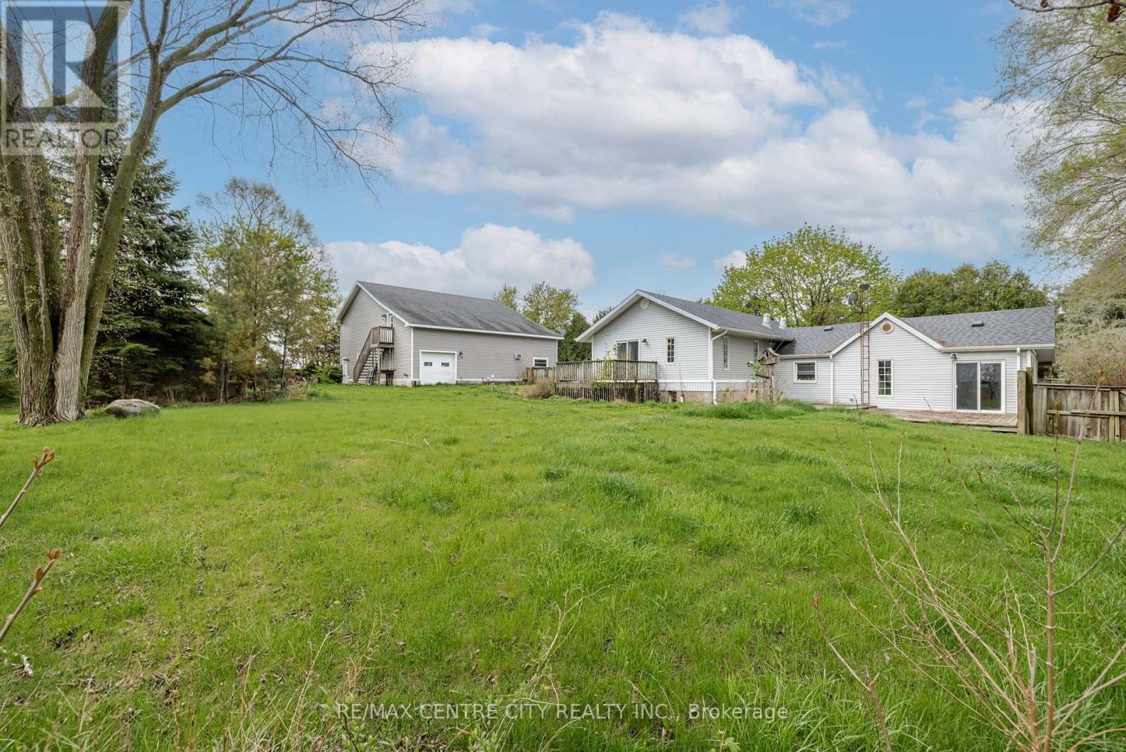 7641 Lakeshore Road, Lambton Shores, Ontario  N0N 1J0 - Photo 34 - X12130617