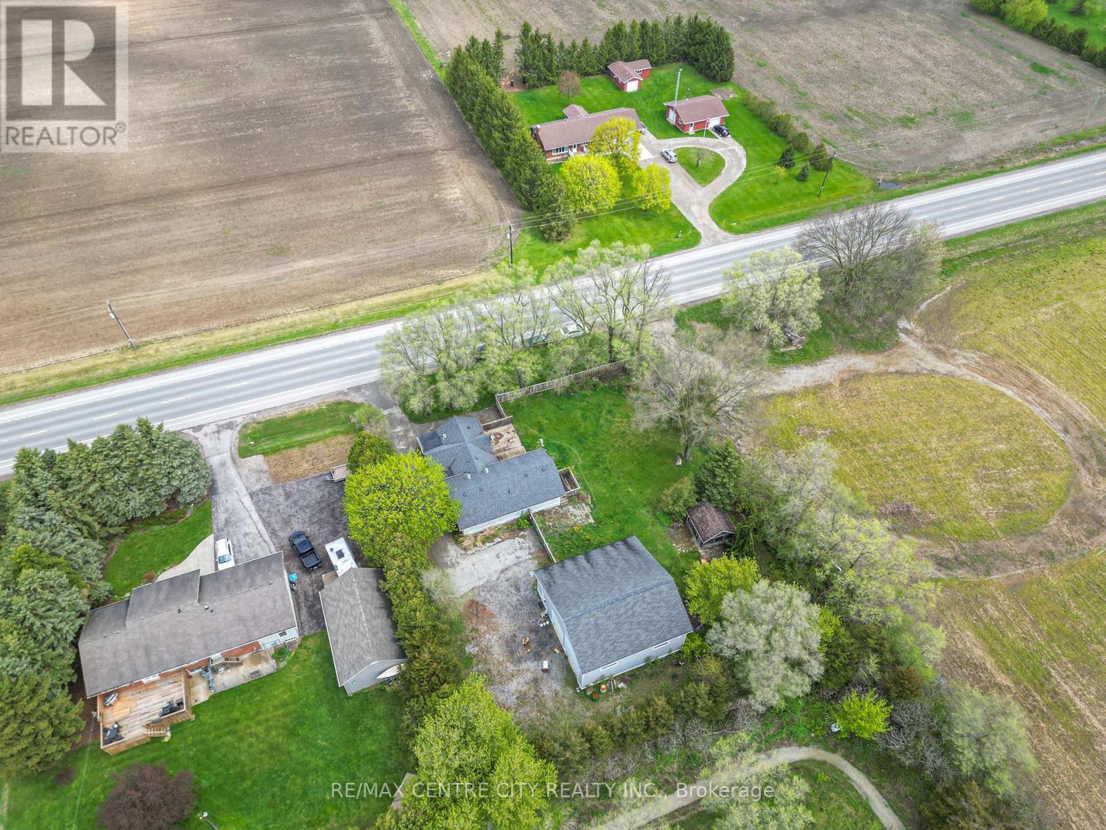 7641 Lakeshore Road, Lambton Shores, Ontario  N0N 1J0 - Photo 44 - X12130617