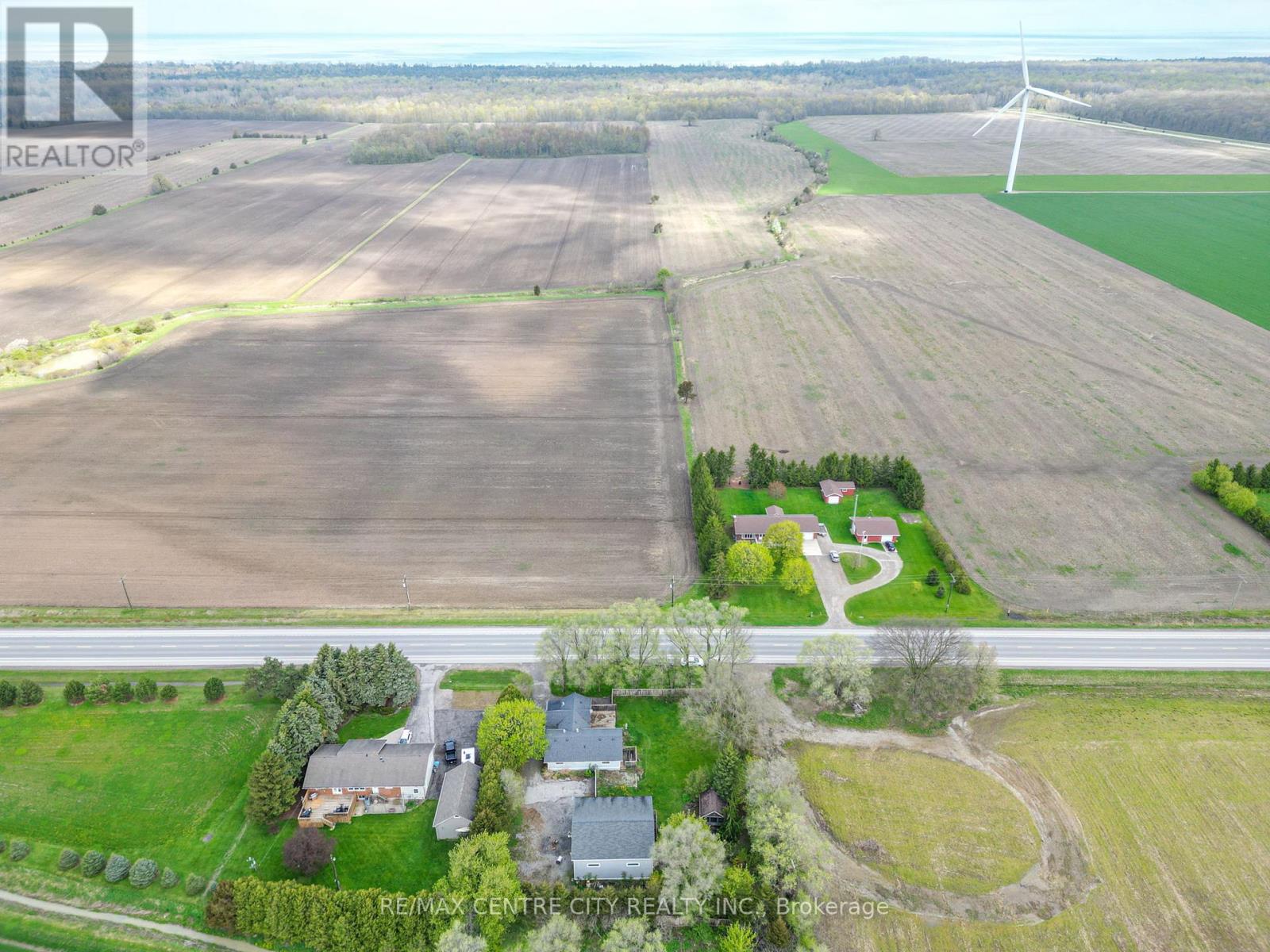 7641 Lakeshore Road, Lambton Shores, Ontario  N0N 1J0 - Photo 46 - X12130617
