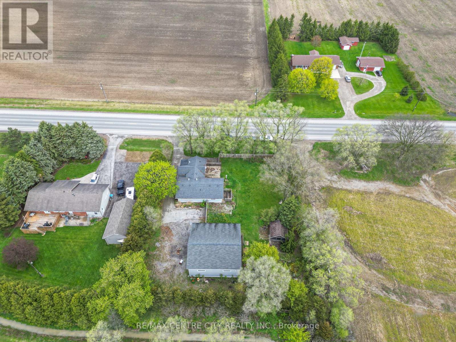 7641 Lakeshore Road, Lambton Shores, Ontario  N0N 1J0 - Photo 45 - X12130617