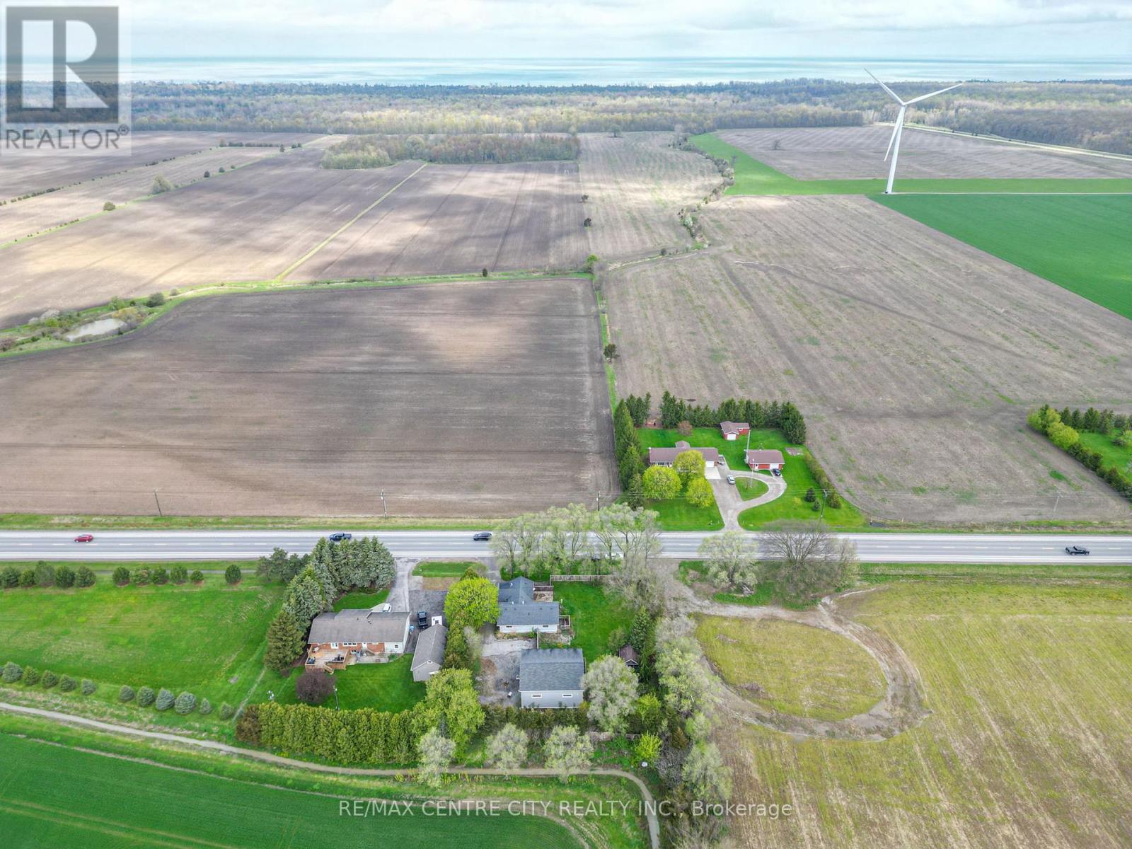 7641 Lakeshore Road, Lambton Shores, Ontario  N0N 1J0 - Photo 47 - X12130617