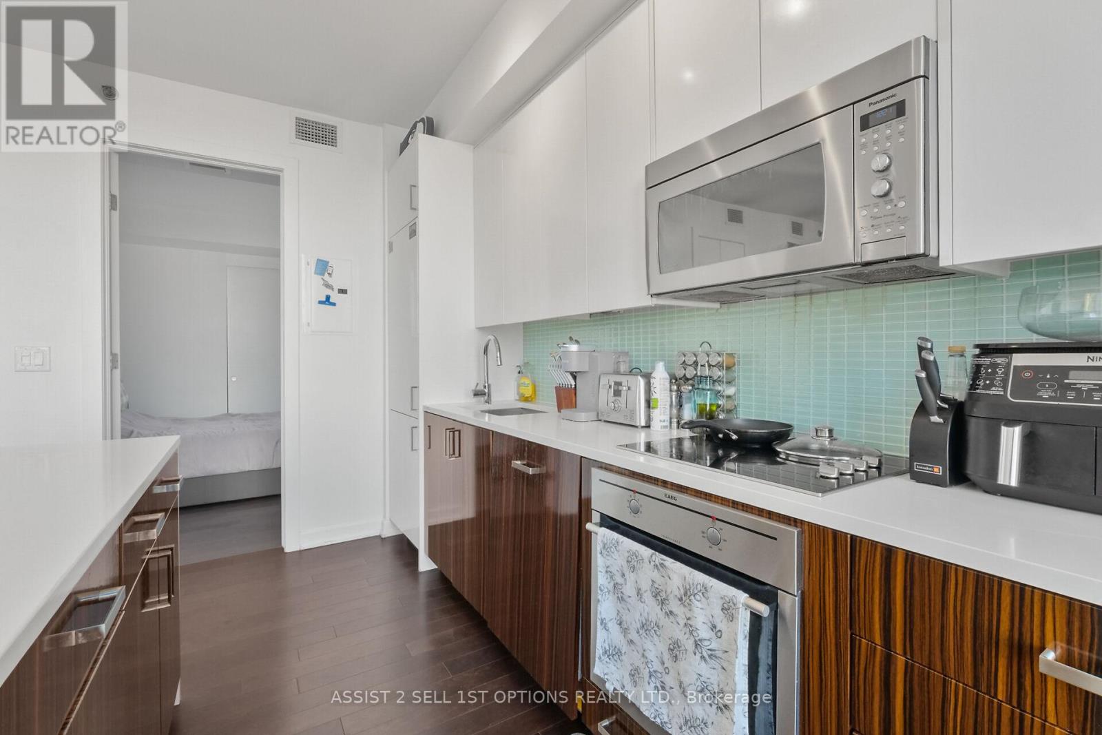 611 - 300 Lisgar Street, Ottawa, Ontario  K2P 0E2 - Photo 11 - X12408411