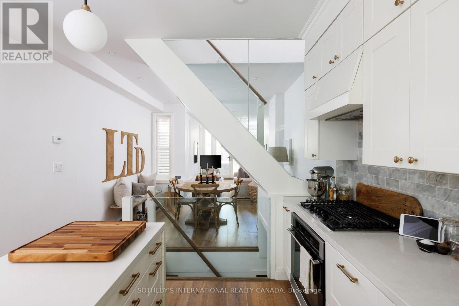 116 Shaftesbury Avenue, Toronto, Ontario  M4T 1A5 - Photo 16 - C12312076