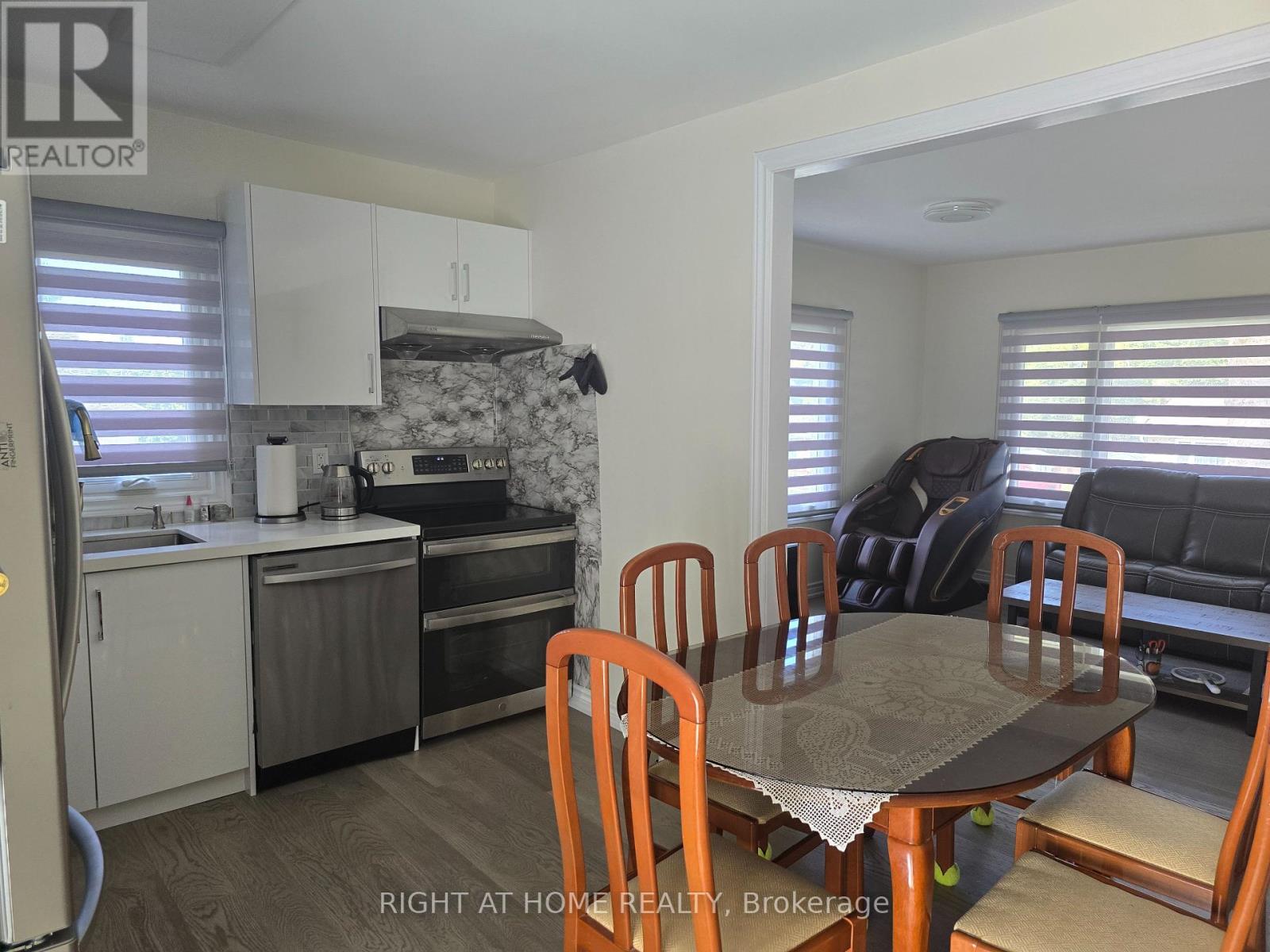209 Pine Beach Drive, Georgina (Keswick South), Ontario  L4P 2V6 - Photo 8 - N12410981
