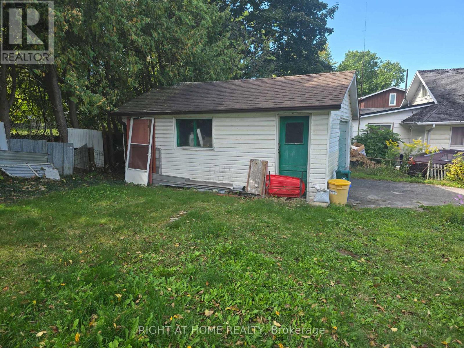209 Pine Beach Drive, Georgina (Keswick South), Ontario  L4P 2V6 - Photo 5 - N12410981