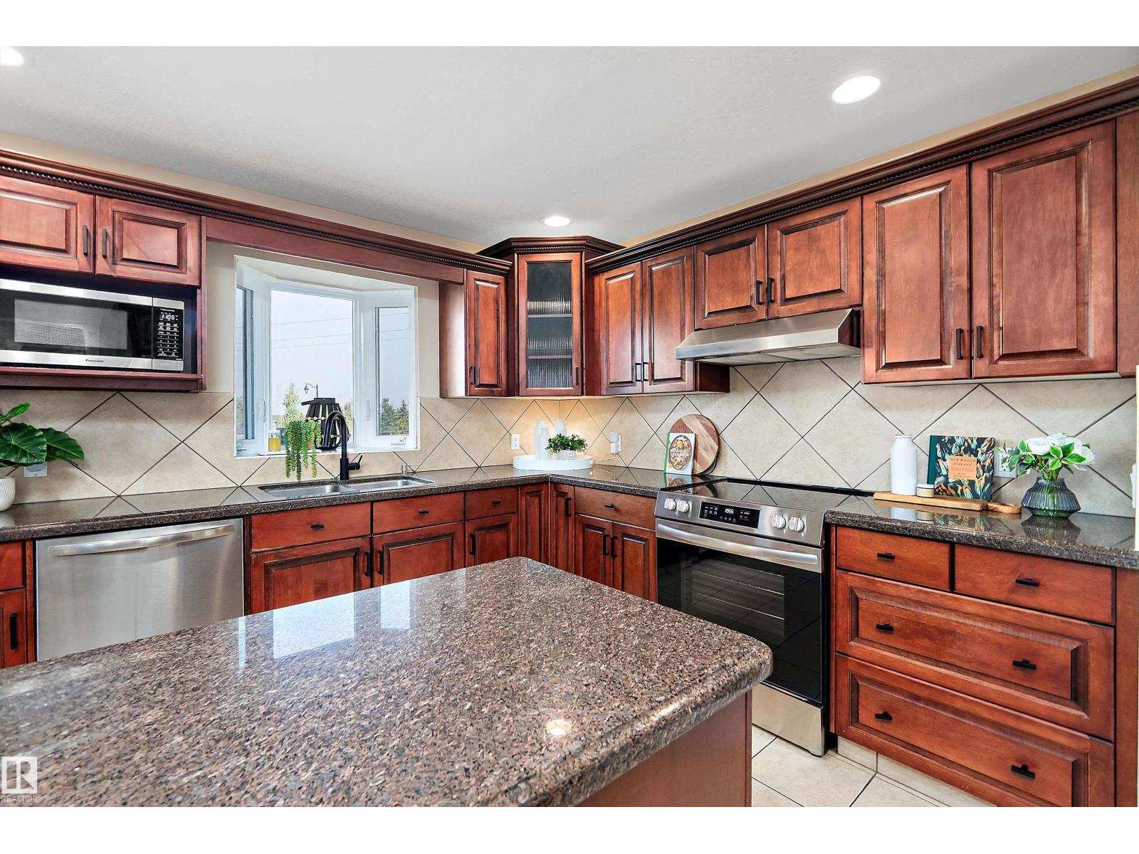 995 Hollingsworth Bend Bn Nw, Edmonton, Alberta  T6R 3G7 - Photo 18 - E4458275