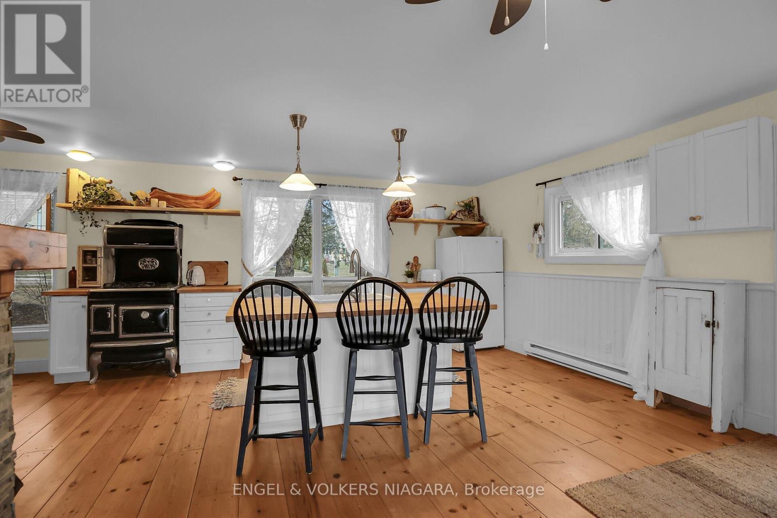 75573 Elliott Street, Bluewater (Bayfield), Ontario  N0M 1G0 - Photo 8 - X12411180