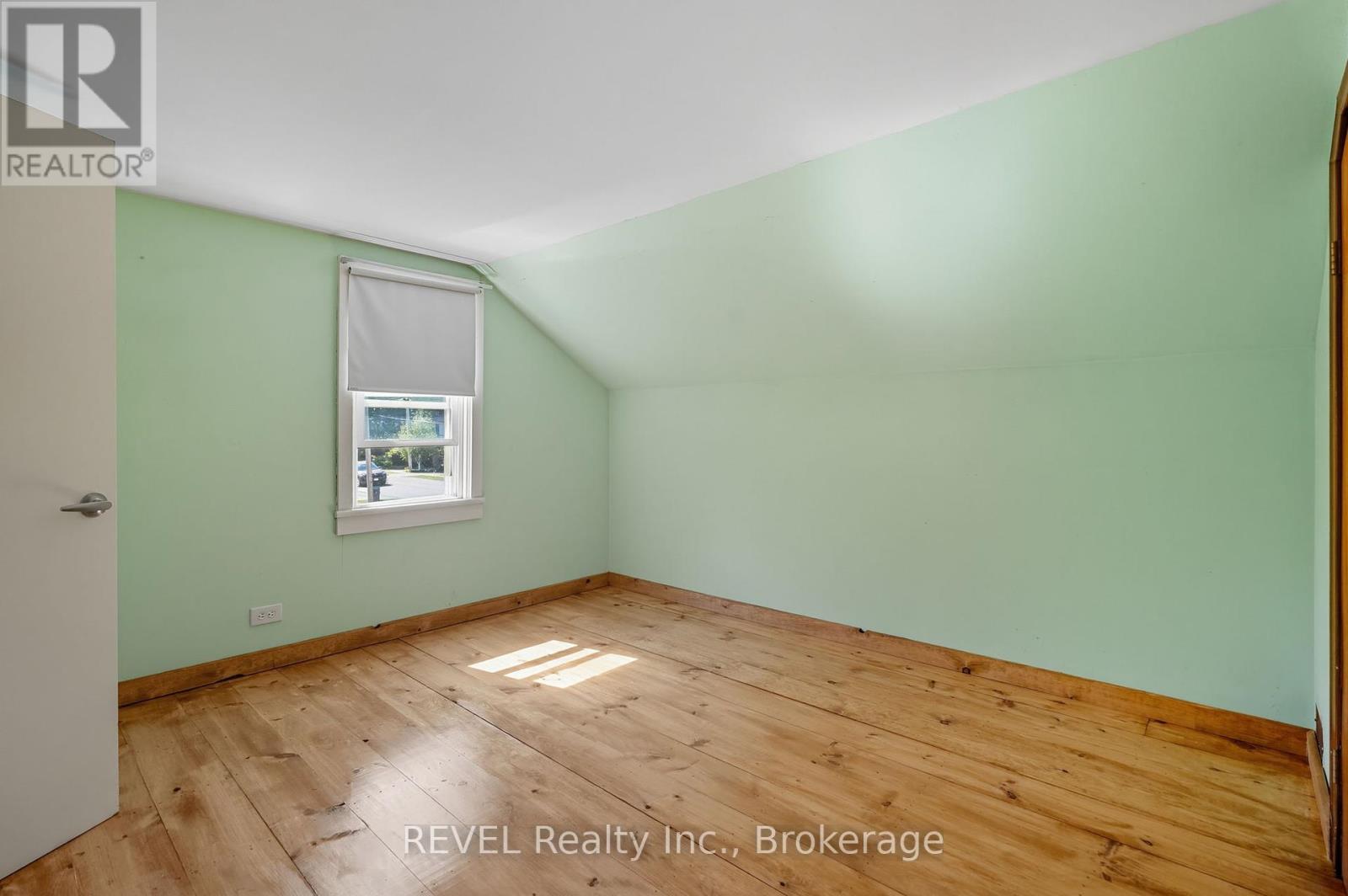 356 South Mill Street, Fort Erie, Ontario  L0S 1N0 - Photo 20 - X12411185