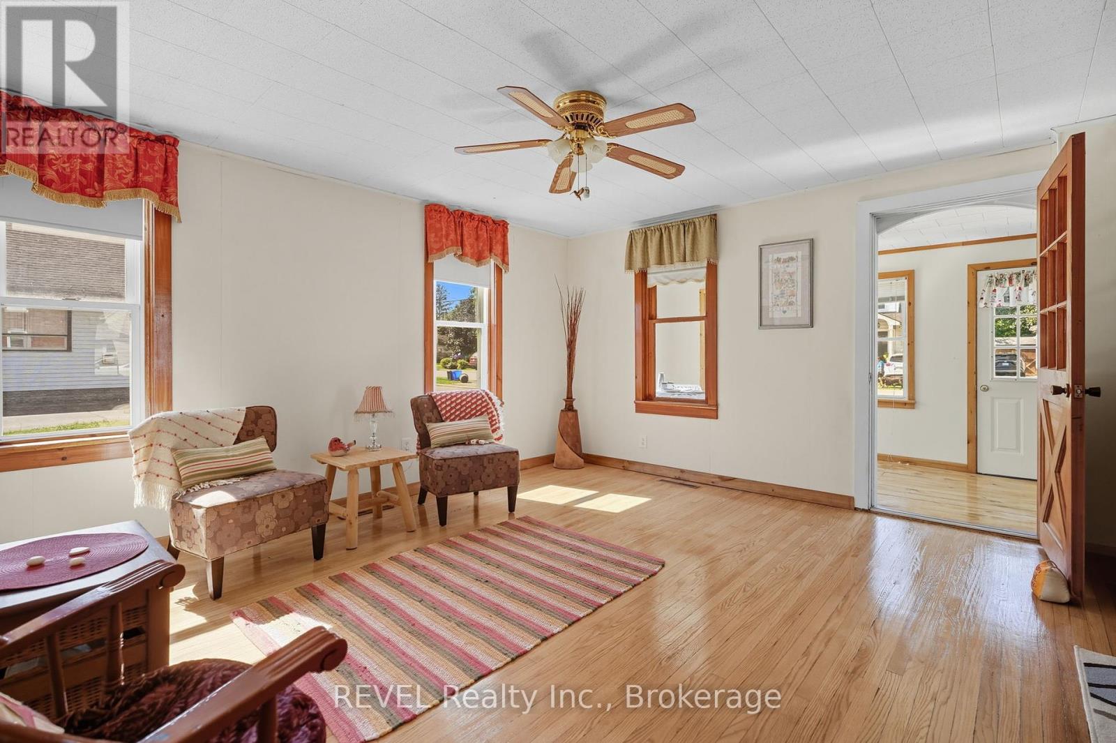 356 South Mill Street, Fort Erie, Ontario  L0S 1N0 - Photo 9 - X12411185