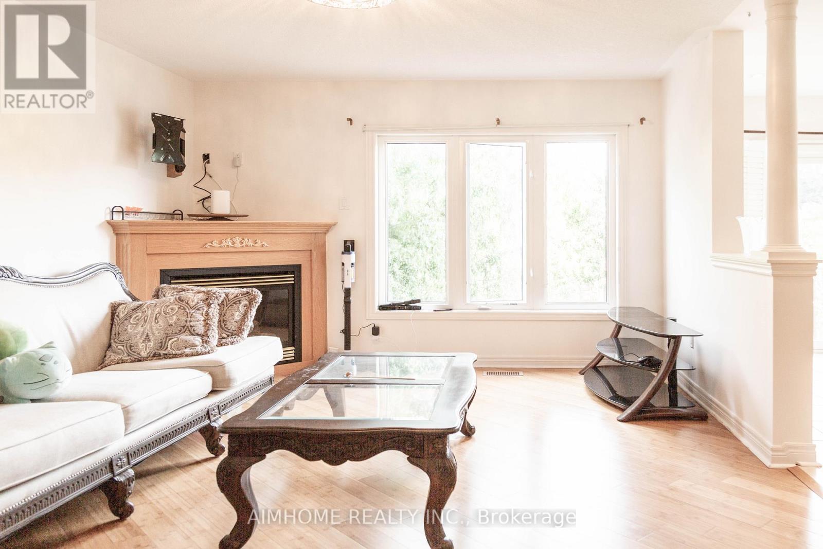 19 Durango Drive, Richmond Hill, Ontario  L4S 2W5 - Photo 4 - N12411181