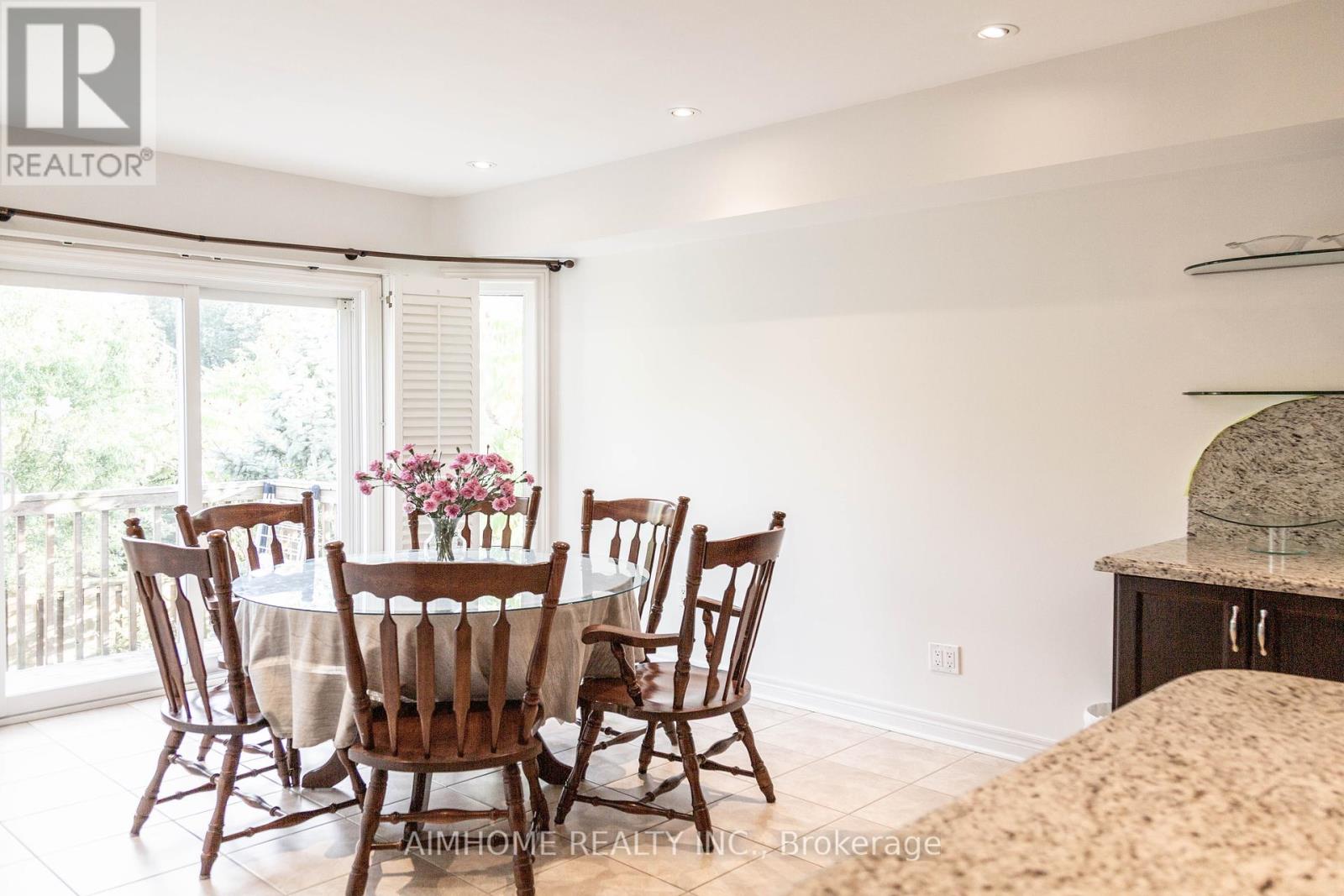 19 Durango Drive, Richmond Hill, Ontario  L4S 2W5 - Photo 6 - N12411181
