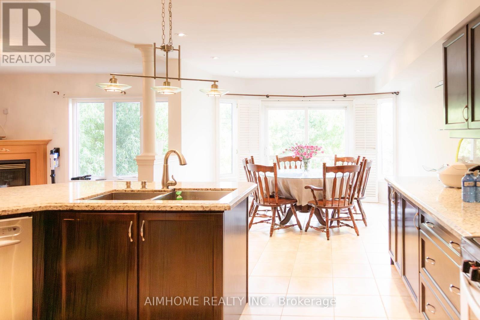 19 Durango Drive, Richmond Hill, Ontario  L4S 2W5 - Photo 7 - N12411181