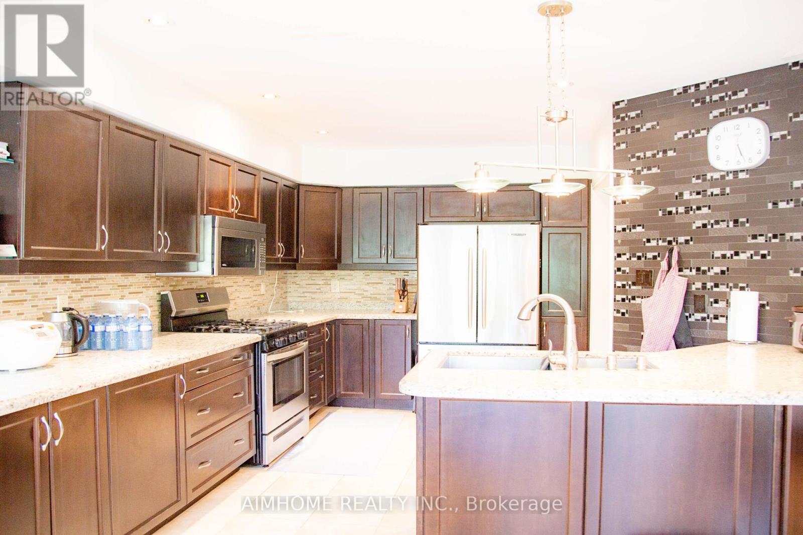 19 Durango Drive, Richmond Hill, Ontario  L4S 2W5 - Photo 8 - N12411181