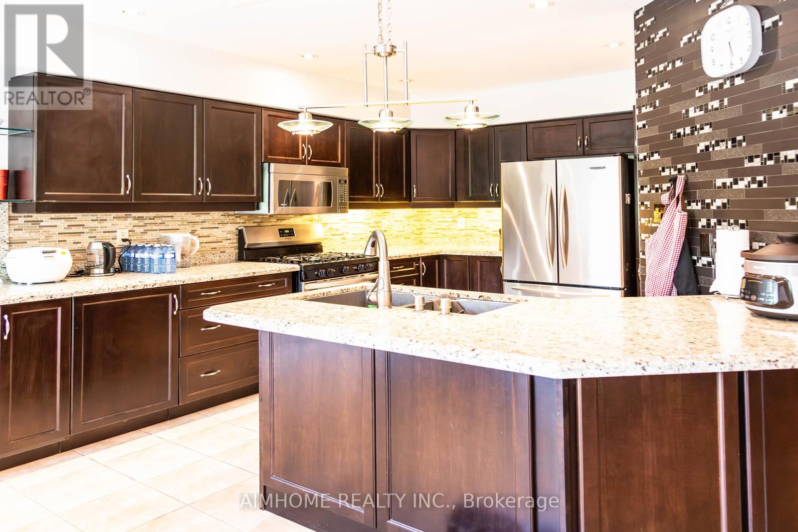 19 Durango Drive, Richmond Hill, Ontario  L4S 2W5 - Photo 9 - N12411181