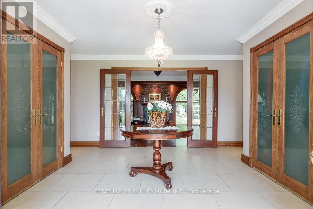 14453 Centreville Creek Road, Caledon, Ontario  L7C 3C1 - Photo 12 - W12411144