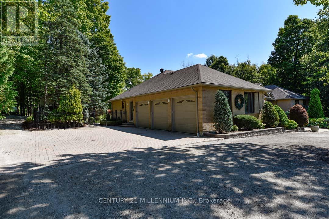 14453 Centreville Creek Road, Caledon, Ontario  L7C 3C1 - Photo 8 - W12411144