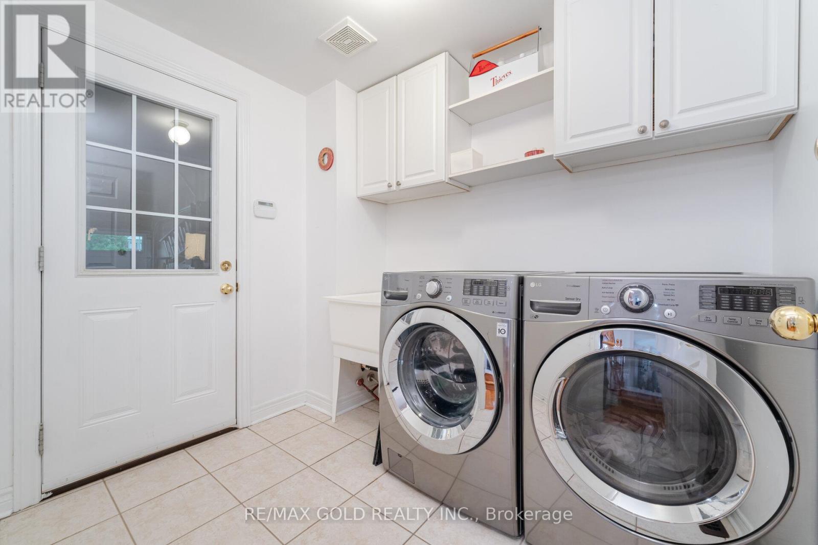 16 Larkberry Road, Brampton, Ontario  L6X 0R7 - Photo 18 - W12411151