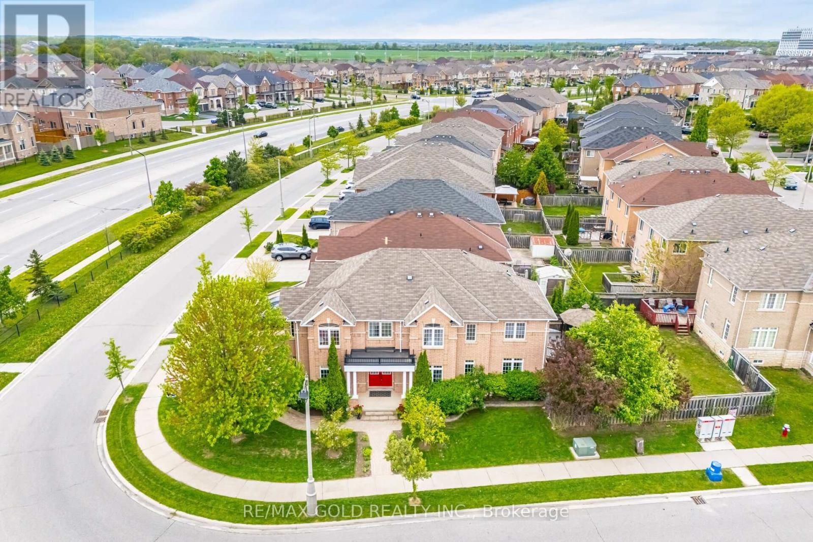 16 Larkberry Road, Brampton, Ontario  L6X 0R7 - Photo 2 - W12411151
