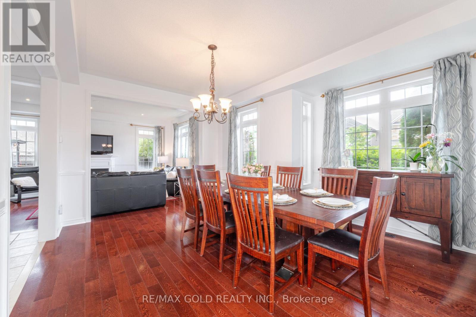 16 Larkberry Road, Brampton, Ontario  L6X 0R7 - Photo 9 - W12411151