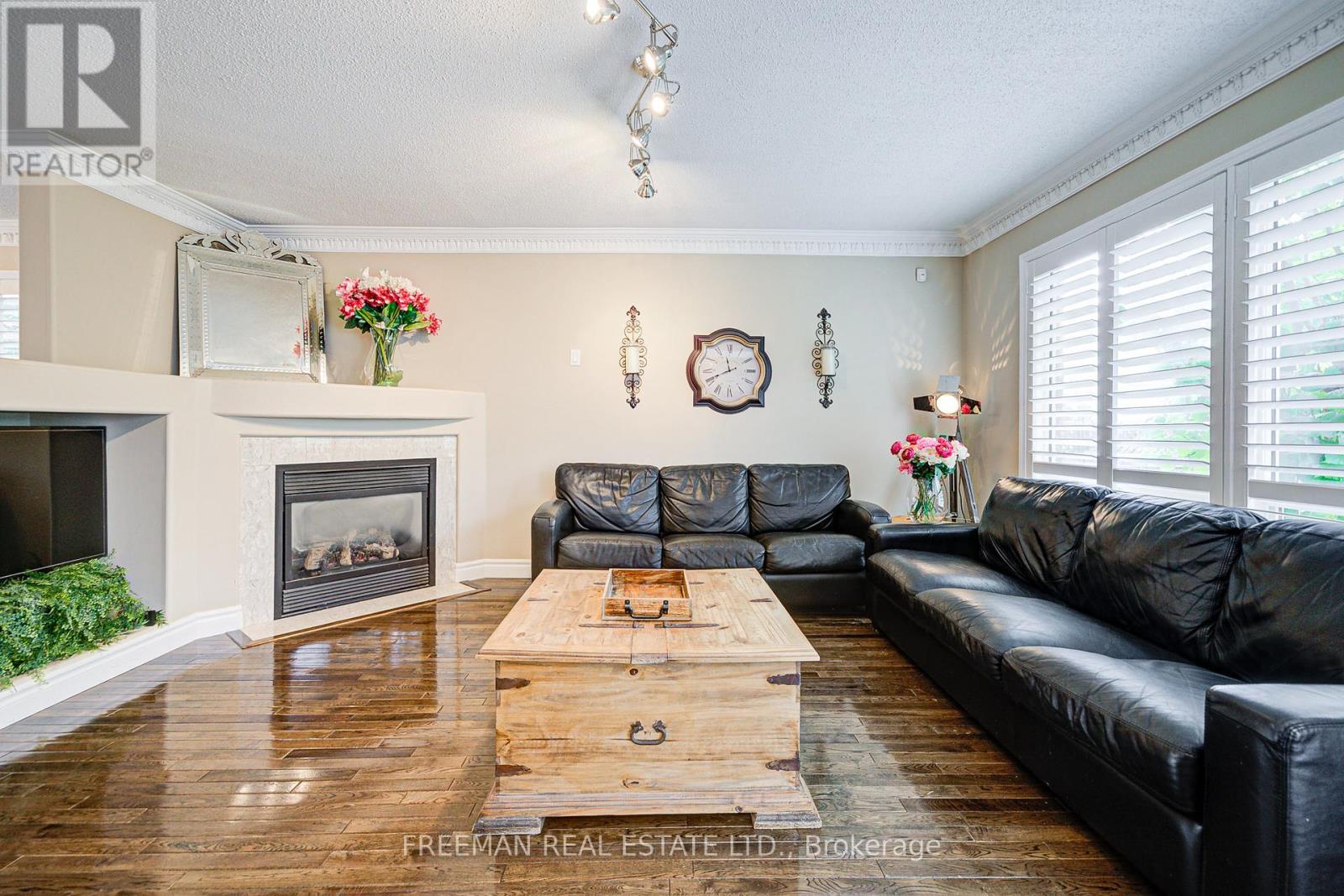 916 Fourth Line, Milton, Ontario  L9T 6M8 - Photo 10 - W12411183